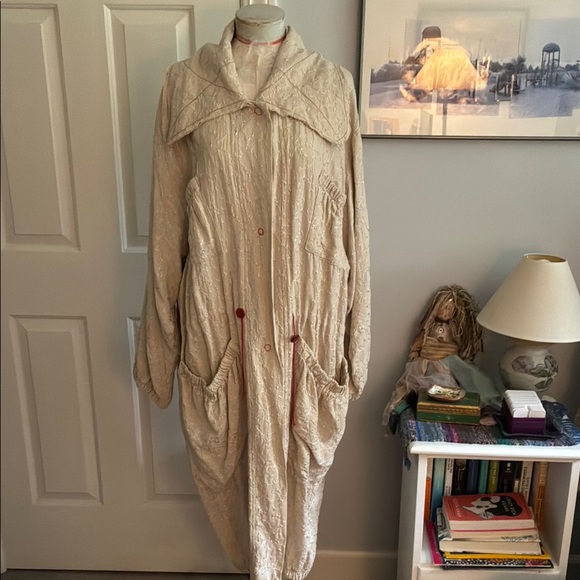 Funky cream hand made coat. - Picture 2 of 12